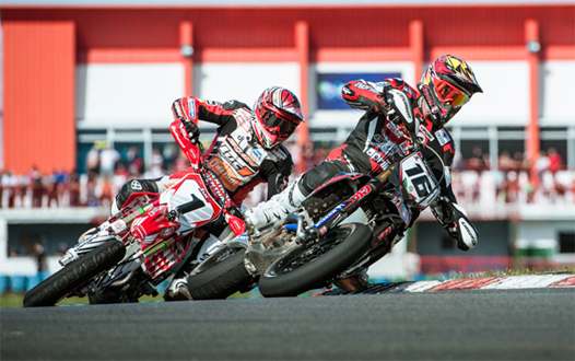 <b>Adrien Chareyre - Aprilia devant Sylvain Bidart - Honda (photo Stéphane Bernard)</b>