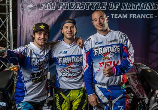 <b>L'Equipe de France FFM Freestyle : David Rinaldo - Yamaha, Brice Izzo - Yamaha et Jérémy Rouanet - KTM (photo www.nightofthejumps.com)</b>