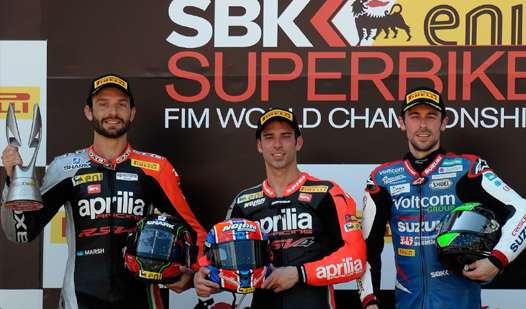 <b>Podium Superbike course 1 : Sylvain Guintoli - Aprilia, Marco Melandri - Aprilia et Eugene Laverty - Suzuki (photo WSBK.com)</b>