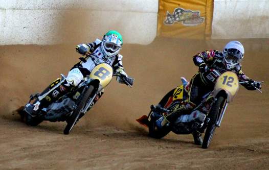 <b>Le Français Mathieu Trésarieu #8 et le Britannique David Howe #12 à Tayac (photo FB)</b> 