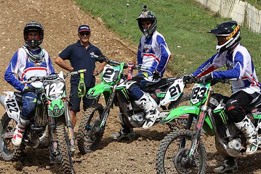 <b>Sous la houlette de l’Entraîneur National Oliver Robert, Dylan Ferrandis, Gautier Paulin et Steven Frossard ont enchaîné les chronos et plusieurs manches (photo Pascal Haudiquert/Mediacross)</b>