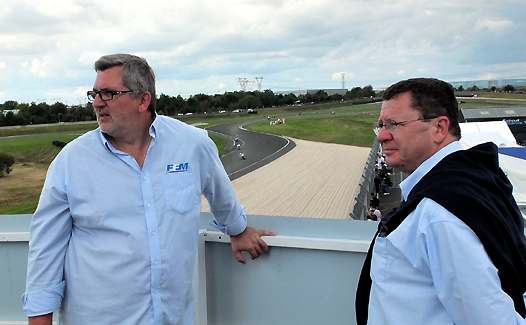 <b>Moto3 : Roland Bernard - Responsable du Circuit Carole et Jacques Bolle - Président de la FFM, suivent la course des espoirs de la vitesse française (Luc Guillaume)</b>