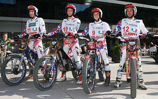 <b>L'Equipe de France de Trial Masculine : Alexandre Ferrer - Sherco, Steven Coquelin - Gas Gas, Quentin Carles De Caudemberg - Beta et Loris Gubian - Gas Gas (photo Bénédicte Simon)</b>