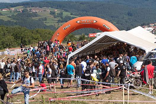 <i>Le public a répondu présent pour le retour du Championnat du Monde d’Enduro dans les Monts du Livradois Forez (photo FFM).</i>