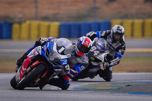 <b>Vincent Philippe - Suzuki devant David Checa - Yamaha (photo ACO)</b>