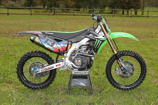 <i><b>La Kawasaki de Gautier Paulin aux couleurs de l’Equipe de France. (Photo Pascal Haudiquert/FFM).</b></i>