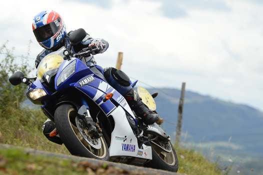 <b>Denis Bouan - Yamaha R6 (photo www.moto-tour.com)</b>