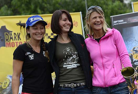 <b>Podium Féminine : Barbara Collet - Yamaha (1ère), Anouck Borne - Suzuki (3ème) et Karine Sliz - KTM (2ème) (photo www.moto-tour.com)</b>