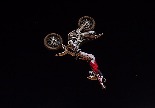 <b>Rémi Bizouard - Kawasaki (photo Nightofthejumps.com)</b>