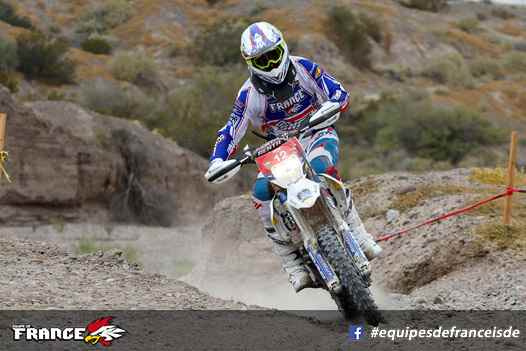 <i>Après la première journée de course, l’Équipe de France Trophée prend la tête des ISDE. Au classement scratch, Pierre-Alexandre Renet (à l'image) s’impose devant Christophe Nambotin. Photo : P. Haudiquert.</i>