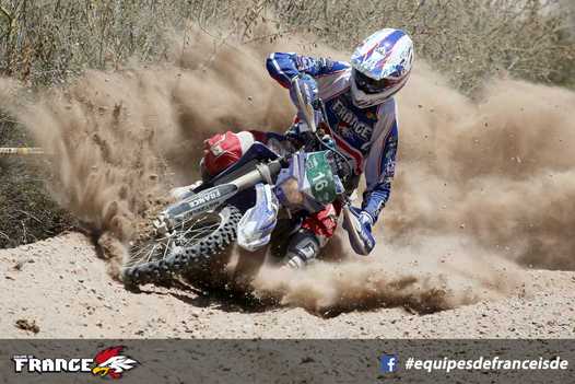 <i>Au guidon de sa petite 125cc, le 1ère classe Anthony Geslin étonne. Le pilote de l'Armée Terre a placé tout au long de la journée sa 125 parmi le «top 50» d’une course comptant plus de 350 pilotes.</i>