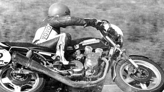 Gilles lors de sa victoire sur le Tour de France Moto en 1980 (Archive FFM)