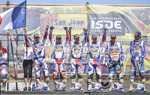 <b>Trophée Mondial (de gauche à droite) : Marc Bourgeois - Yamaha, Anthony Boissière - Sherco, Jérémy Tarroux - Sherco, Fabien Planet - Sherco, Christophe Nambotin - KTM et Pierre-Alexandre Renet - HVA (photo FIM-ISDE 2014)</b>