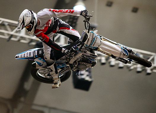 <b>Rémi Bizouard - Kawasaki (photo nightofthejumps.com)</b>
