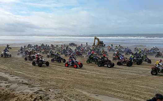 <b>Départ des Quads (photo www.courses-sur-sable.fr)</b>