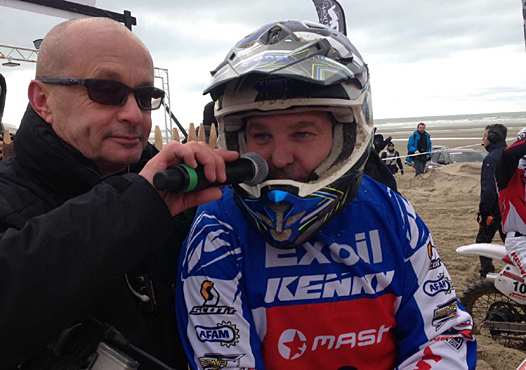 <b>Francis Magnanou - Speaker de l’Enduropale du Touquet Pas-de-Calais/Quaduro avec Arnaud Demeester - Yamaha au départ de la première manche Vintage (photo France3)</b>