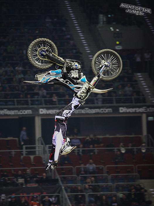<b>Rémi Bizouard - Kawasaki (photo nightofthejumps.com)</b>