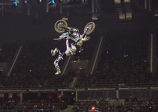 <b>Rémi Bizouard - Kawasaki (photo nightofthejumps.com)</b>