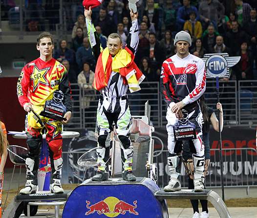 <b>Podium J1 : Rob Adelberg - Yamaha, Maikel Melero - Yamaha et Rémi Bizouard - Kawasaki (photo nightofthejumps.com)</b>