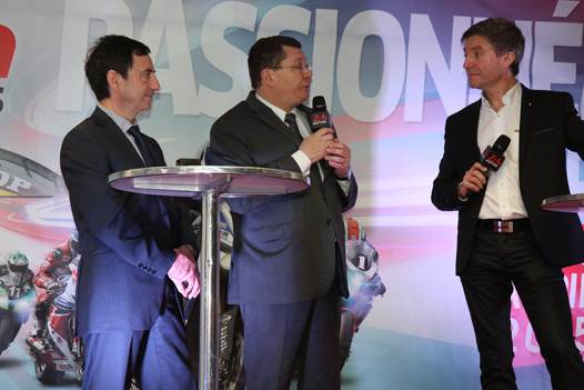 <i>De gauche à droite, Pierre Fillon (Président de l'ACO) et Jacques Bolle (Président de la FFM) ont répondu aux questions de Bruno Vandestick (crédit photo FFM).</i>