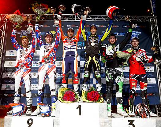 <b>Podium : France (Loris Gubian - Gas Gas/Alexandre Ferrer - Sherco) aux côtés de l'Espagne et de la Grande-Bretagne (photo trial-club.com)</b>
