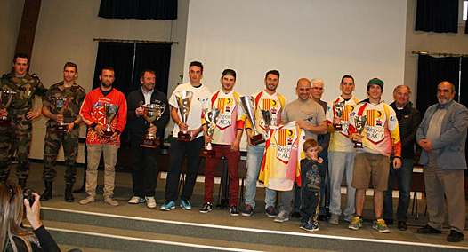 <b>Le podium : Le Languedoc avec Antony Geslin-David Abgrall-Luc Breban, la Provence 3 avec Théo Bazerque-Rudy Cotton-Benoît Fortunato et la Provence 1 avec Stéphane Autuori-Isaac Devoulx-Peter Germain (photo Moto Racing #97)</b>