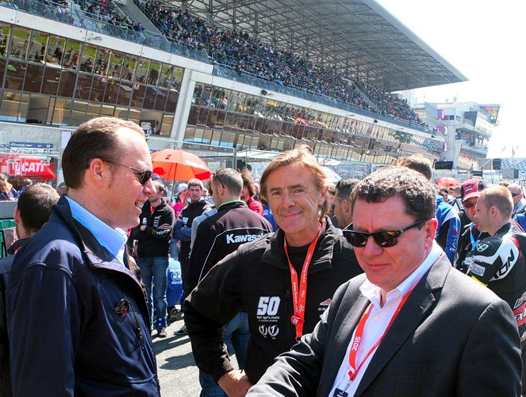 <b>Jacques Bolle - Président de la FFM et le Directeur Général de la FFM, Sébastien Poirier, étaient venus encourager les teams avant le départ. Ici, avec Hervé Moineau, team manager de l'écurie April Motor Events (photo Luc Guillaume)</b>