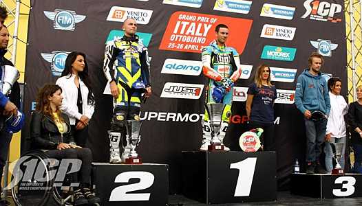 <b>Podium 1ère manche : Pavel Kejmar - HVA, Thomas Chareyre - TM et Lukas Hollbacher - HVA (photo supermotos1.com)</b>