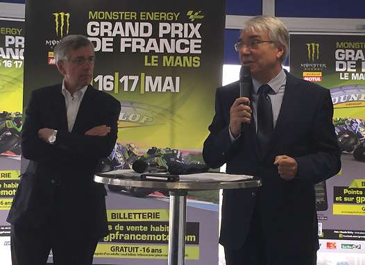 <b>Claude Michy - PHA Promoteur du GP de France et Jean-Marc Desnues - Vice-Président de la FFM, représentant Jacques Bolle - Président de la FFM (photo FFM)</b>