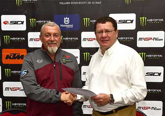<b>Jacques Bolle - Président de la FFM (à droite) et Giuseppe Luongo - Président de Youthstream ont paraphé le nouveau contrat qui unit les deux entités jusqu'en 2020 pour l'organisation des Grand Prix de Motocross et le Motocross des Nations en France (photo YS)</b>
