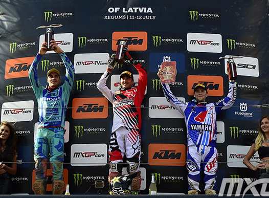 <b>Podium MXGP : Gautier Paulin - Honda, Glenn Coldenhoff - Suzuki et Romain Febvre - Yamaha (photo MXGP.com)</b>