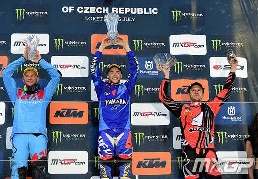 <b>Podium MXGP : Evgeny Bobryshev - Honda, Romain Febvre - Yamaha et Clément Desalle - Suzuki (photo MXGP.com)</b>