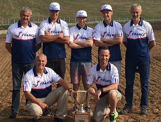 <b>En haut en bas et de gauche à droite : Vincent Dussollier – Délégué de l’Equipe de France, Gautier Paulin – Honda, Romain Febvre – Yamaha, Benoit Paturel – Yamaha et Philippe Thiebault – Directeur Technique National. Pascal Finot - Entraineur National et Thierry Van Den Bosch – Assistant (photo Pierre Bonneville/FFM)</b>