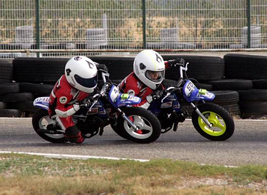 <b>Coupe PW50 : Yann Mellado - 8 ans devant Joan Bouchet - 9 ans (photo Jean-Paul Ancion/FFM)</b>