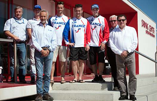 <b>Présentation de l'Equipe de France qui défendra le titre lors du prochain Supermoto des Nations à Jesolo (Italie) les 3 et 4 octobre : Gilbert Gontier - Vice-Président de la FFM , Sébastien Bonnal - Entraineur National, Philippe Thiebaut - Directeur Technique National, les trois pilotes de l'Equipe de France (Adrien Chareyre, Thomas Chareyre et Sylvain Bidard), Jean-Pierre Forest - Délégué Championnat de France Supermotard et Jacques Bolle - Président de la FFM (photo Luc Guillaume)</b>

