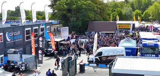 <b>La foule des grands jours au Circuit Carole (photo Luc Guillaume)</b>