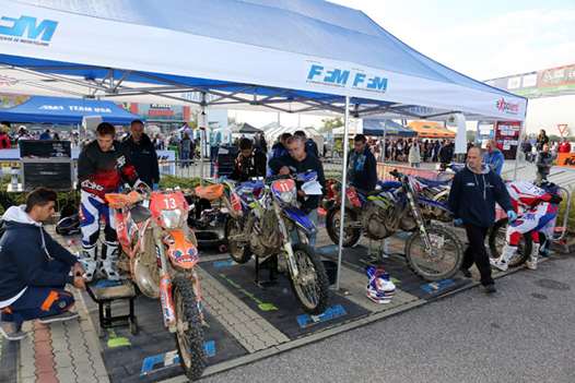 <b>Les motos de l’Equipe de France Trophée (photo Pascal Haudiquert/Mediacross)</b>