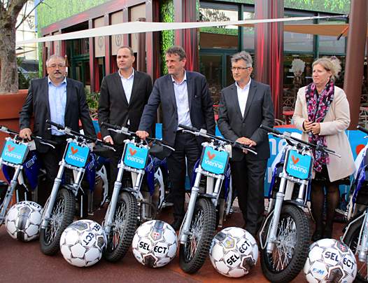 <b>Sébastien Poirier - Directeur Général de la Fédération Française de Motocyclisme aux côtés des Personnalités présentent au Futuroscope.</b>