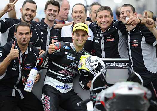 <b>Johann Zarco - Kalex-Honda avec son équipe Ajo Motorsport et Laurent Fellon son manager (photo AJO Motorsport)</b>