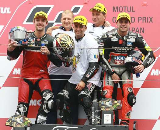 <b>Podium Moto2 : Jonas Folger - Kalex-Honda, Aki Ajo - Manager Ajo Motorsport, Johann Zarco - Kalex-Honda, Laurent Fellon - Manager Johann Zarco et Sandro Cortese - Kalex-Honda (photo AJO Motorsport)</b>