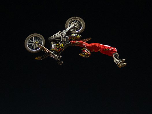 <b>David Rinaldo - Yamaha (photo nightofthejumps.com)</b>