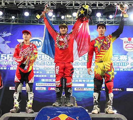 <b>Podium du samedi : Maikel Melero - Yamaha, David Rinaldo - Yamaha et l'Australien Rob Adelberg - Yamaha (photo nightofthejumps.com)</b>