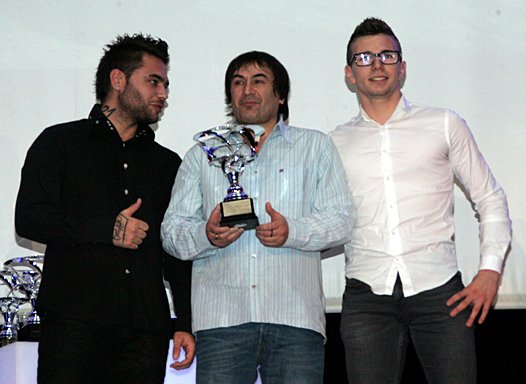 <b>Le Team Traqueur Louit Moto 33, vainqueur de la Coupe du Monde d’Endurance avec Emeric Jonchière, Gilles Caballo – Team Manager et Morgan Berchet (photo Jean-Paul Ancion/FFM)</b>