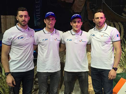 <b>Les pilotes de l'Equipe de France et leurs suiveurs (photo FFM)</b>