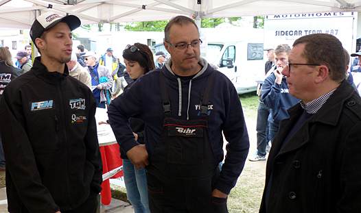 <b>Valentin Giraud et son père Frédéric Giraud avec Jacques Bolle - Président de la FFM (photo Luc Guillaume)</b>