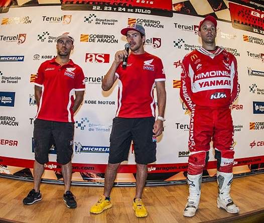 <b>Podium final : Michaël Metge - Honda, Joan Barreda - Honda et Gerard Farres - KTM (photo Honda Racing)</b>