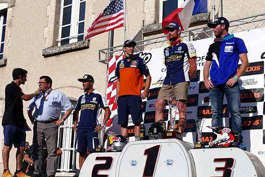 <b>Podium E2/J1 avec Jacques Bolle - Président de la FFM : Taylor Robert - KTM, Mathias Bellino - HVA et Loïc Larrieu - Yamaha (photo FFM)</b>