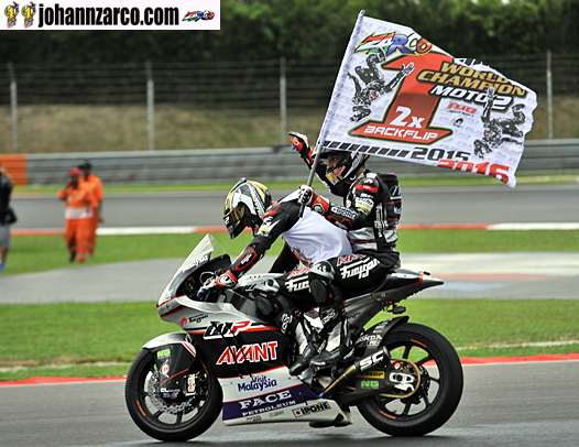 <b>Johann Zarco - Kalex-Honda version 2016 et son double de 2015 (photo johannzarco.com)</b>