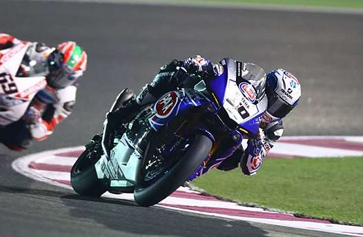 <b>Sylvain Guintoli - Yamaha devant Nicky Hayden - Honda (photo www.worldsbk.com)</b>