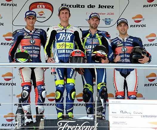 <b>Podium Superbike : Maximilian Scheib - BMW, Carmelo Morales - Yamaha Anthony Delhalle - Suzuki et Marco Solorza - BMW 1er privé (photo fimcevrepsol.com)</b>